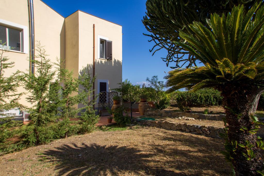 Bouganville B&B Cefalu Bagian luar foto