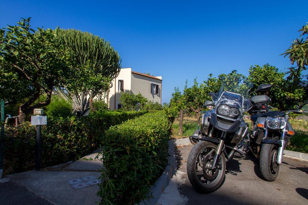 Bouganville B&B Cefalu Bagian luar foto