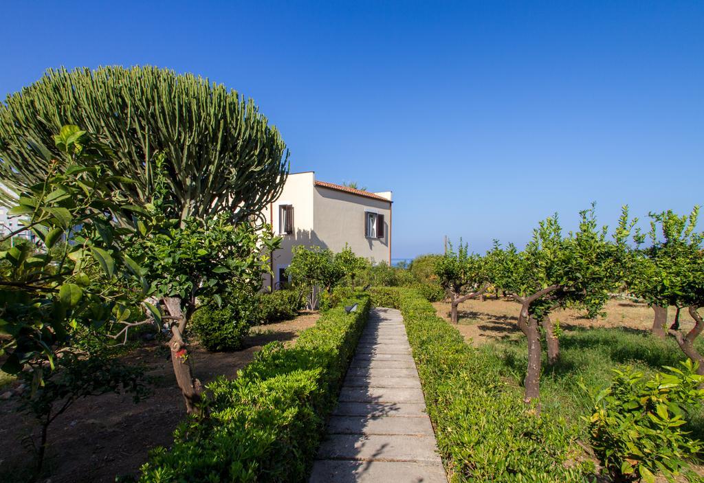 Bouganville B&B Cefalu Bagian luar foto