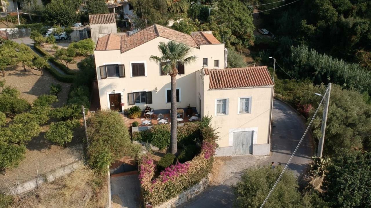 Bouganville B&B Cefalu Bagian luar foto